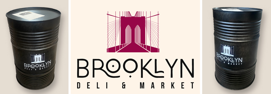 Brooklyn Deli & Market confía en nosotros para su local en Granada con la mesa alta bidón personalizada con su logo